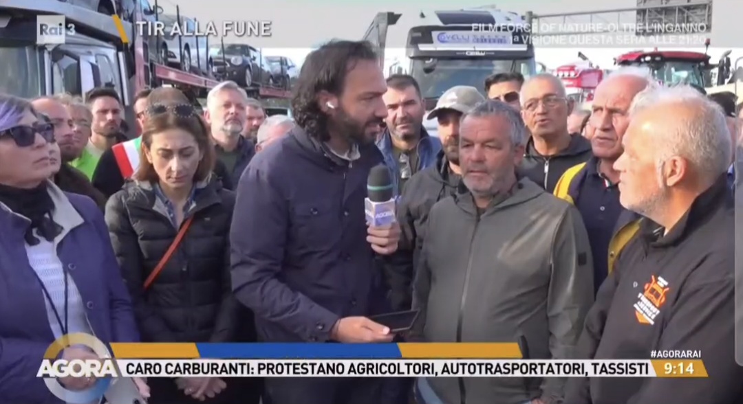 Protesta a Poggio Imperiale: olio invenduto e caro carburanti